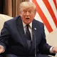 Gleich nach seiner Ankunft hat US-Präsident Donald Trump wieder gegen europäische Nato-Partner ausgeteilt. - Bild: Alex Brandon/AP/dpa