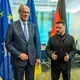 Kanzler Friedrich Merz und der ukrainische Präsident Wolodymyr Selenskyj: Der Gipfel soll neue Milliarden-Hilfen für die Ukraine beschließen. - Bild: Michael Kappeler/dpa