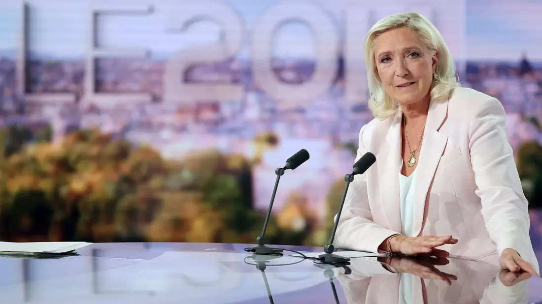 Marine Le Pen geht voll auf Risiko und tritt trotz eines offenen Gerichtsverfahrens als Präsidentschaftskandidatin an. - Bild: Christian Hartmann/Reuters Pool via AP/dpa