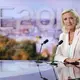 Marine Le Pen geht voll auf Risiko und tritt trotz eines offenen Gerichtsverfahrens als Präsidentschaftskandidatin an. - Bild: Christian Hartmann/Reuters Pool via AP/dpa