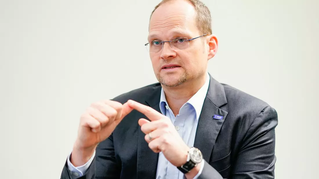 BASF will den weltweit größten Standort laut Elvermann wieder in die Gewinnzone bringen. (Archivbild) - Bild: Uwe Anspach/dpa