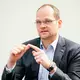 BASF will den weltweit größten Standort laut Elvermann wieder in die Gewinnzone bringen. (Archivbild) - Bild: Uwe Anspach/dpa