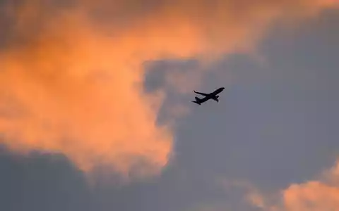 Eine Boeing 737 ist über dem Arabischen Meer vom Radar verschwunden. (Symbolbild) - Foto: Julian Stratenschulte/dpa