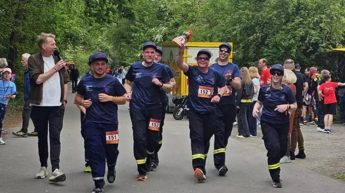 FW Beverungen: Löschgruppe Dalhausen erfolgreich beim 11. HXFireRun vertreten / Teamgeist auch neben dem Einsatzdienst - Bild: presseportal.de