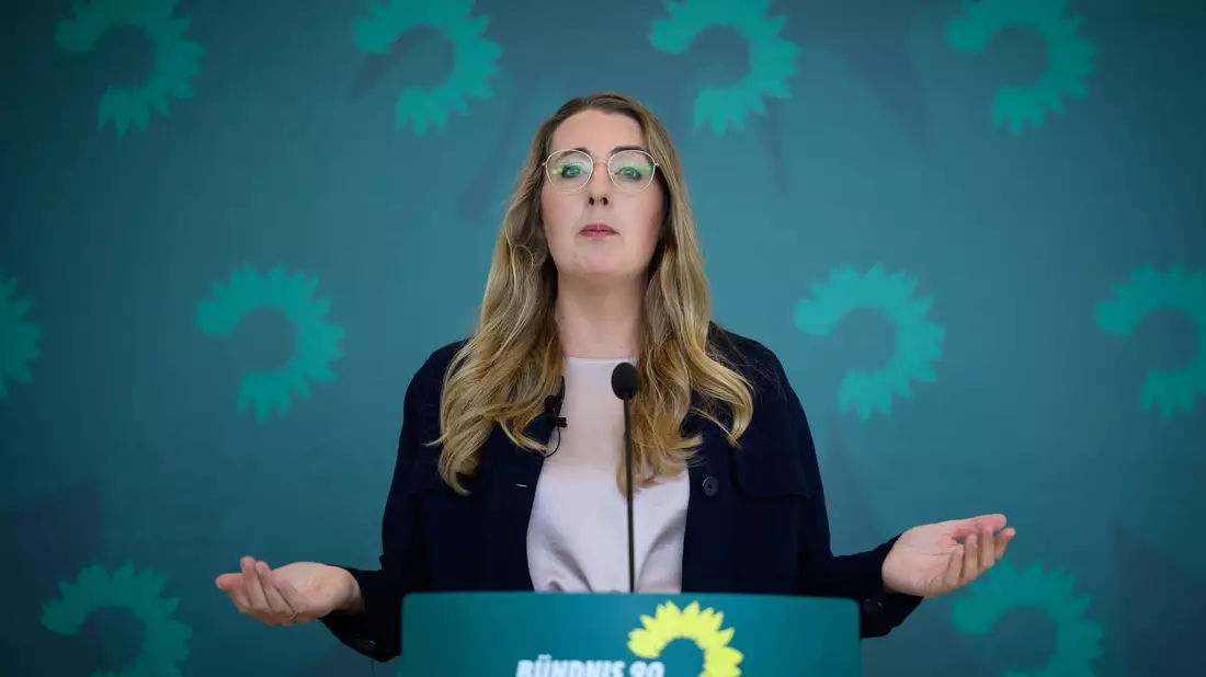 Grüne wollen Absetzung der Verabschiedung am Freitag.  - Bild: Bernd von Jutrczenka/dpa