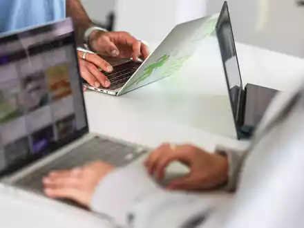 Investitionen in Software oder Forschung und Entwicklung sind immateriell, aber wichtig für die Zukunft. (Symbolbild) - Foto: Oliver Berg/dpa