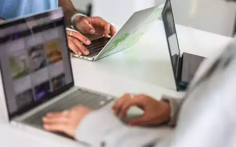 Investitionen in Software oder Forschung und Entwicklung sind immateriell, aber wichtig für die Zukunft. (Symbolbild) - Foto: Oliver Berg/dpa