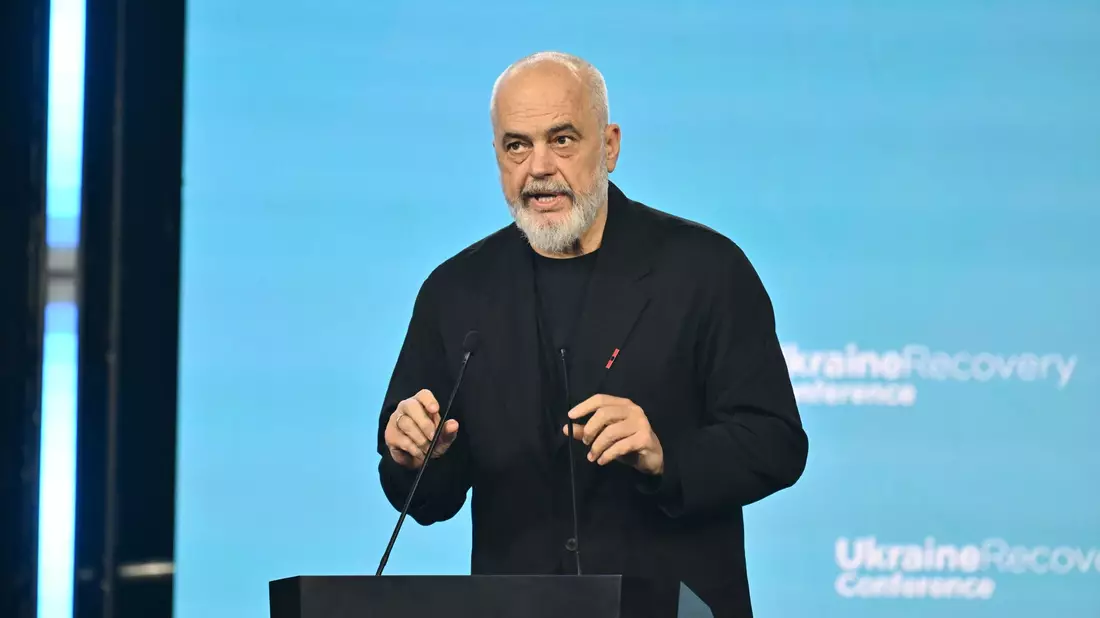 Die Demonstranten verlangen den Rücktritt von Regierungschef Edi Rama, der das Projekt in der Narta-Laguna bedingungslos zu unterstützen scheint. (Archivbild)  - Bild: Marcin Gadomski/PAP/dpa