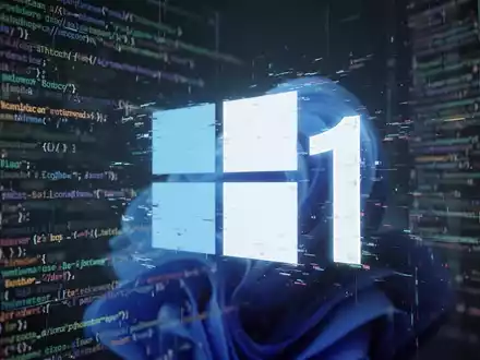 Stilisierte, leuchtende Windows 11-Logo mit dezentem Glitch-Effekt vor verschwommenem Code-Hintergrund. - Foto: über boerse-global.de