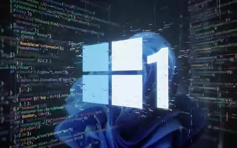 Stilisierte, leuchtende Windows 11-Logo mit dezentem Glitch-Effekt vor verschwommenem Code-Hintergrund. - Foto: über boerse-global.de