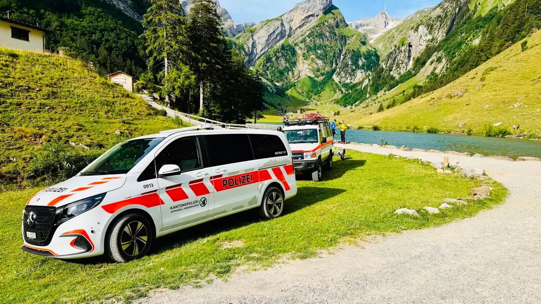 Ein 19-jähriger Deutscher ist beim Baden in einem Schweizer Bergsee ums Leben gekommen. - Bild: -/Kantonspolizei Appenzell Innerrhoden/dpa