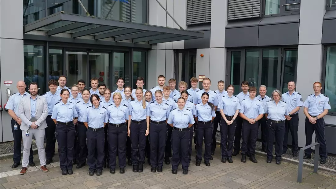 POL-GM: Polizeianwärterinnen und Polizeianwärter starten im Oberbergischen in ihr erstes Praktikum - Bild: presseportal.de