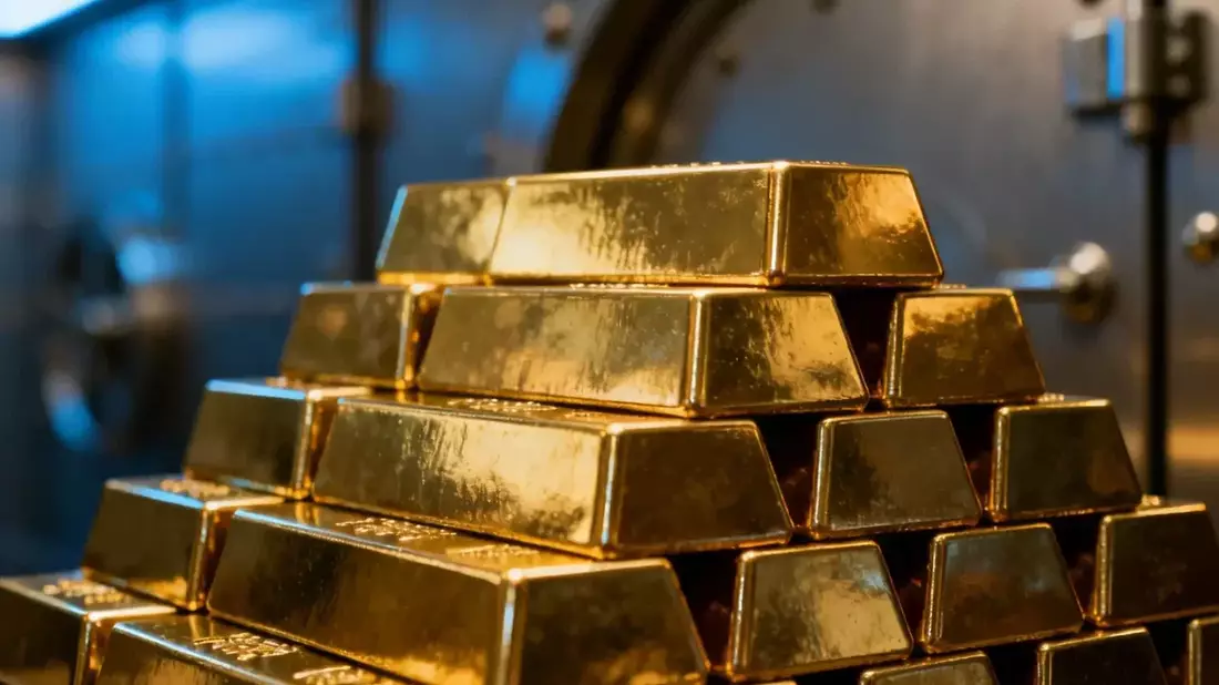 Gold Trapped at $4,120-$4,140 as ETF Outflows Counter Geopolitical Tensions