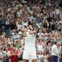 Begeisterte die Zuschauer: Novak Djokovic. - Foto: Maja Smiejkowska/AP/dpa