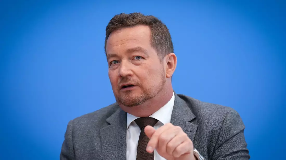 Der Polizeibeauftragte des Bundes, Grötsch, verzeichnet eine starke Zunahme der Eingaben. - Bild: Soeren Stache/dpa