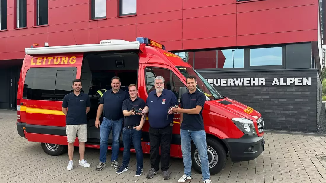 FW Alpen: Generationswechsel in der Funkwerkstatt der Freiwilligen Feuerwehr Alpen - Bild: presseportal.de