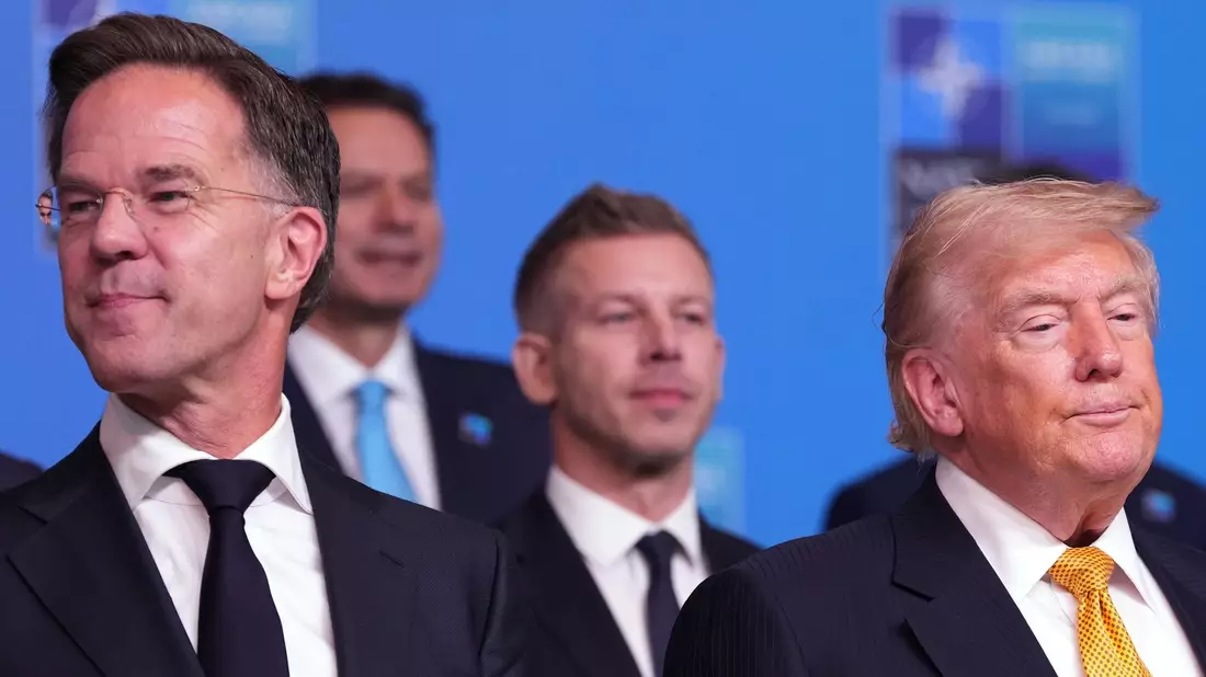 Rutte und Trump: Zwischen den beiden kam es zu einem ungewöhnlichen Schlagabtausch. - Bild: Francisco Seco/AP/dpa