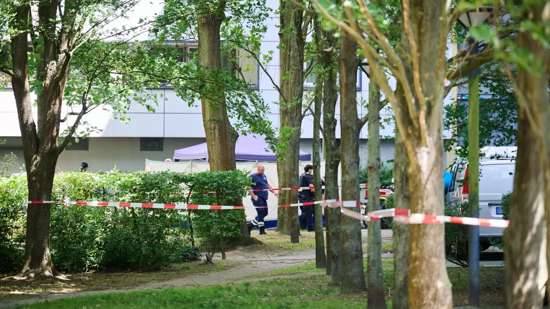 Der Fundort wurde weiträumig abgesperrt. - Bild: Annette Riedl/dpa