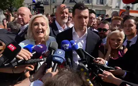 Marine Le Pen will gemeinsam mit Jordan Bardella in den Präsidentschaftswahlkampf ziehen.  - Foto: Michel Euler/AP/dpa