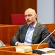 Der Cum-Ex-Kronzeuge beim Bonner Gerichtsverfahren Ende 2024. - Bild: Thomas Banneyer/dpa