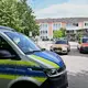 Die Polizei nahm nach eigenen Angaben den mutmaßlichen Täter fest. - Bild: Lennart Preiss/dpa