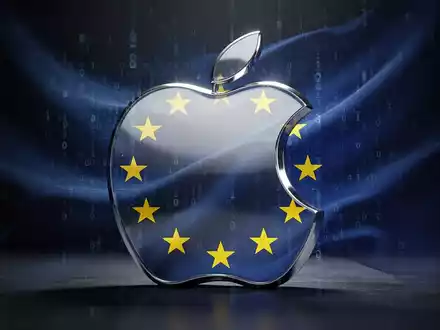 Metallenes Apple-Logo, teilweise verdeckt von digitaler EU-Flagge, symbolisiert EU-Digitalmärkte-Gesetz-Berufung gegen Apple. - Foto: über boerse-global.de