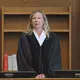 Die Vorsitzende Richterin Sylvia Busch vor der Urteilsverkündung. - Bild: Soeren Stache/dpa