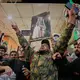 Menschen im Irak trauern um Irans getötetes Staatsoberhaupt Ajatollah Ali Chamenei. - Bild: Hadi Mizban/AP/dpa