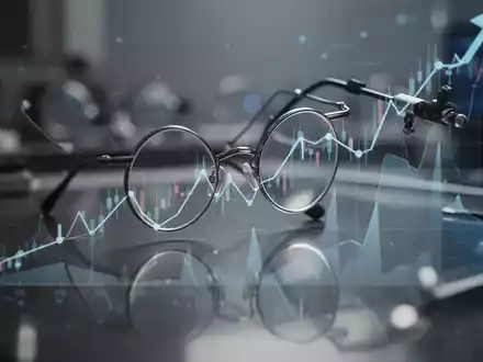 Eine abstrakte Darstellung der Optikindustrie mit einem leichten Marktrückgang, gedämpftes Licht und reflektierende Oberflächen. - Foto: über boerse-global.de