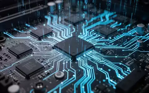 Nahaufnahme eines Computer-Motherboards mit leuchtend blauen Schaltkreisen, symbolisiert Systeminformationen und -überwachung. - Foto: über boerse-global.de