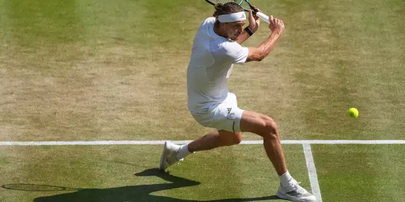 Alexander Zverev steht erstmals im Wimbledon-Halbfinale. - Foto: Kirsty Wigglesworth/AP/dpa