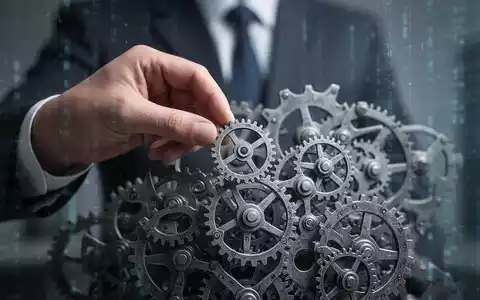 Eine Hand setzt ein kleines Zahnrad in ein komplexes Getriebe ein, symbolisch für risikobasierten Datenschutz und Regulierung. - Foto: über boerse-global.de