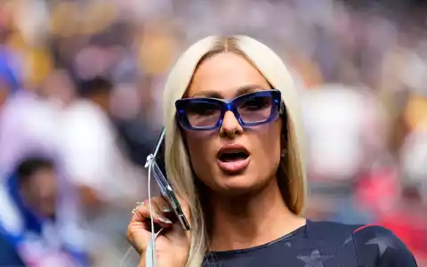 US-Sängerin Paris Hilton hat sich für die Schließung einer Schule im US-Bundesstaat Utah eingesetzt. (Archivbild)  - Foto: Lindsey Wasson/AP/dpa