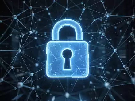 Ein stilisiertes, leuchtend blaues Vorhängeschloss-Symbol über einem digitalen Netzwerk von Linien und Knoten, vor dunklem Hintergrund. - Foto: über boerse-global.de
