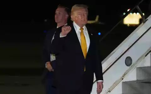 US-Präsident Trump stellt einen noch größeren Truppenabzug aus Europa in Aussicht. - Foto: Alex Brandon/AP/dpa
