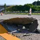 Bei Hitze wölbt sich auf manchen Autobahnen die Fahrbahn auf. Fachleute sprechen von sogenannten Blow-ups. - Bild: Rene Priebe/dpa