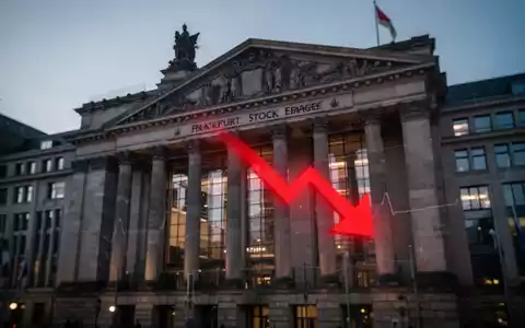 Frankfurter Börse bei Dämmerung mit rotem Abwärtspfeil, der einen Marktrückgang nach Trumps Aussage andeutet. - Foto: über boerse-global.de