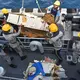 Stück für Stück heben die Einsatzkräfte die Trümmerteile aus dem Meer. - Bild: Uncredited/Pakistan Navy/AP/dpa