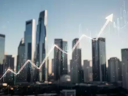 Eine stilisierte, aufwärts gerichtete Börsenkurslinie vor dem Hintergrund einer modernen Skyline, die ein Jahreshoch symbolisiert. - Foto: über boerse-global.de