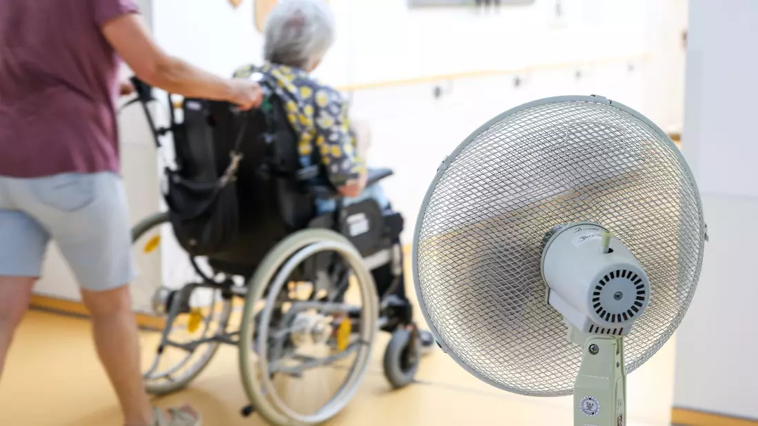 Ältere Menschen sind besonders gefährdet. (Archivbild) - Bild: Christoph Reichwein/dpa