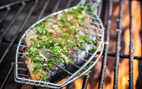 Wenn es heiß wird, hat der Fisch seinen großen Auftritt - Foto: presseportal.de