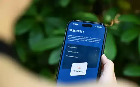 Wie ist mein Handyempfang? Zehntausende Menschen zückten ihr Smartphone, um diese Frage zu klären. - Foto: Wolf von Dewitz/dpa