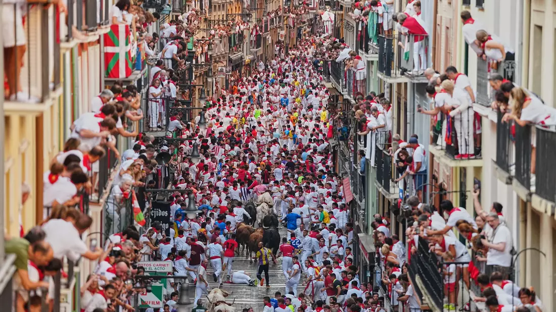 Das Spektakel ist umstritten, aber sehr beliebt. - Bild: Miguel Oses/AP/dpa