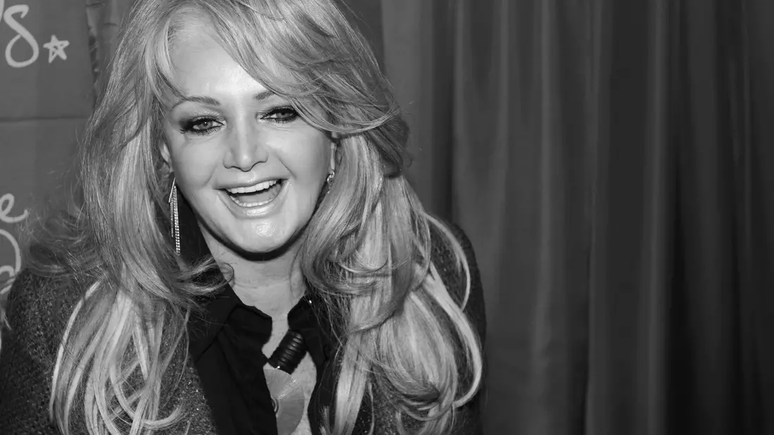 Bonnie Tyler starb im Alter von 75 Jahren. (Archivbild) - Bild: Jens Kalaene/dpa
