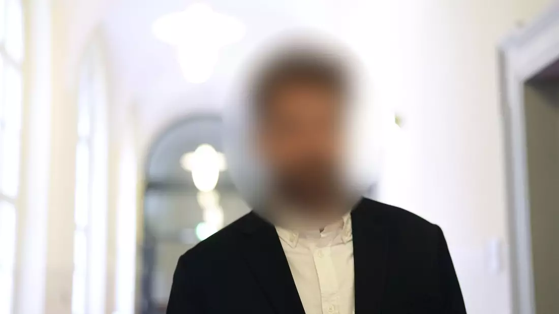 Jonathan G. sagt als Zeuge aus - Bild: Marcus Brandt/dpa