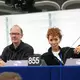 Die beiden EU-Abgeordneten Martin Sonneborn (l) und Sibylle Berg (beide Die Partei) hatten sich schriftlich bei der Parlamentspräsidentin beschwert. (Archivbild)  - Bild: Philipp von Ditfurth/dpa