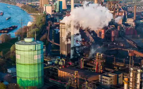 Blick auf das HKM-Werk in Duisburg. - Foto: Christoph Reichwein/dpa