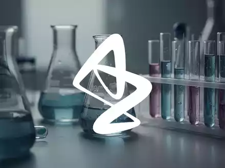 Eine pharmazeutische Laborumgebung mit verschwommenen Glasbechern und Reagenzgläsern, die enttäuschte Hoffnung symbolisieren. - Foto: über boerse-global.de