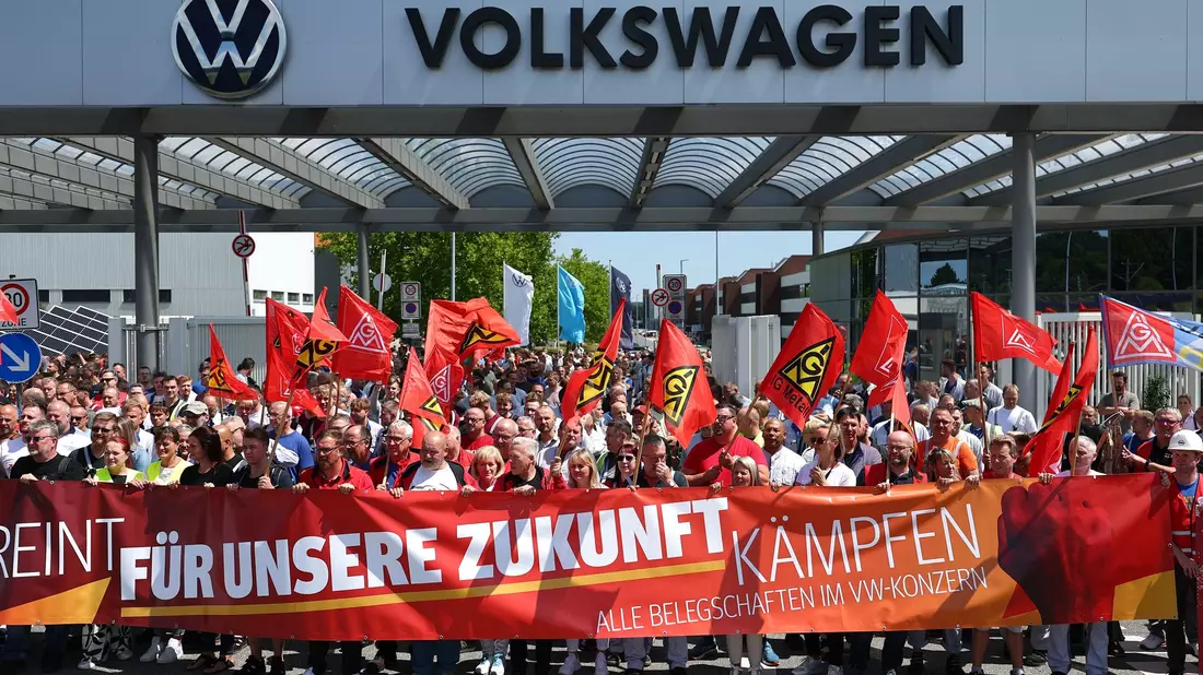 Auch In Zwickau kamen zahlreiche Personen zusammen.  - Bild: Jan Woitas/dpa