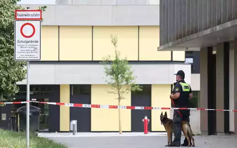 Am Tag nach dem Angriff fand an der Schule wieder Unterricht statt.  - Foto: Karl-Josef Hildenbrand/dpa